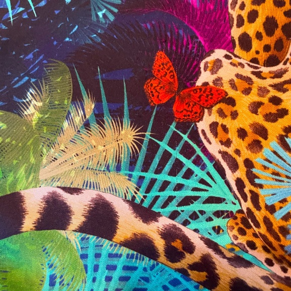 Salvatore Ferragamo Silk pillow case 18x18 with zipper , like new , hardly used. - Picture 3 of 6